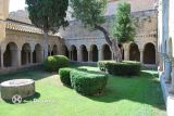 Vilabertran. Monasterio de Santa Maria.Claustro desde el patio