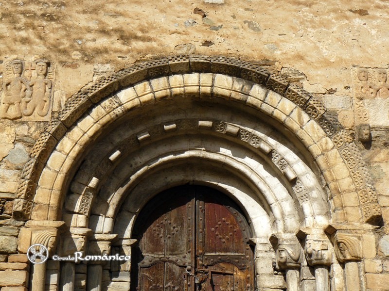 Alós d´Isil.Sant Lliser.Detalle de las arquivoltas