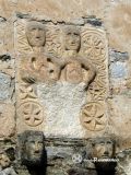 Alós d´Isil.Sant Lliser.Relieve figurativo y crismon