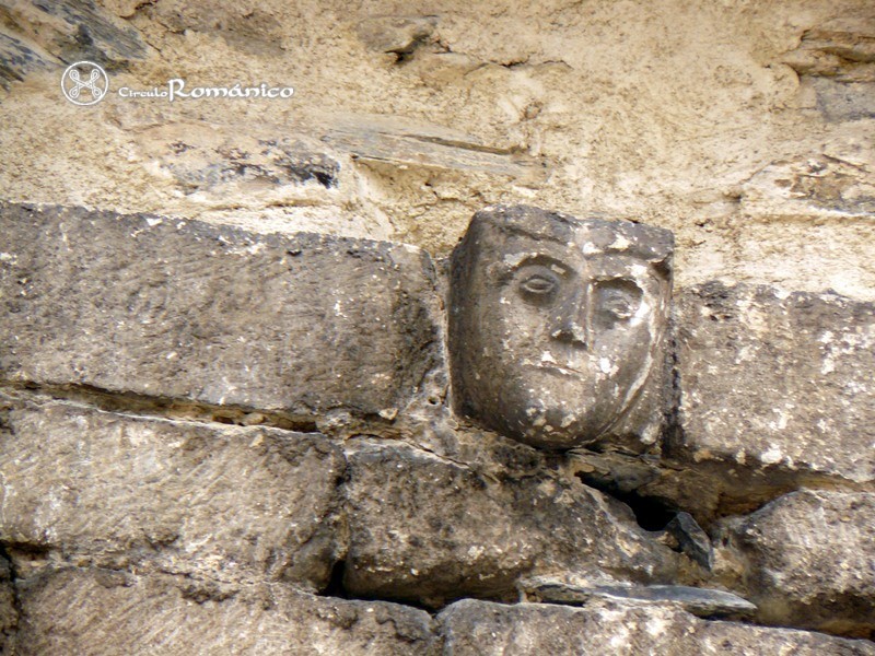Arties.Santa Maria.Canecillo de la portada