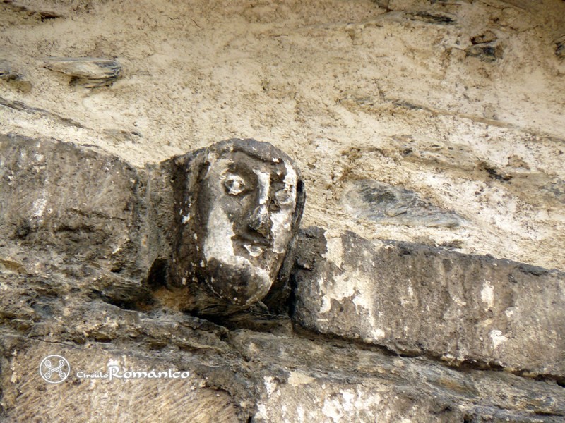 Arties.Santa Maria.Canecillo de la portada