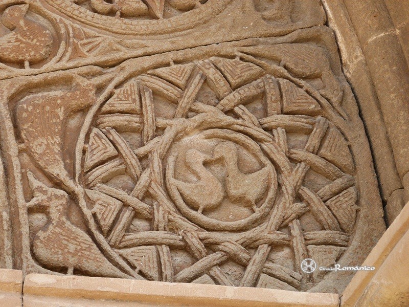 Cubells. Santa María del Castell. Detalle de la arquivolta interior