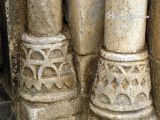 Escunhau.Sant Pèir.Basas de los capiteles del lado este