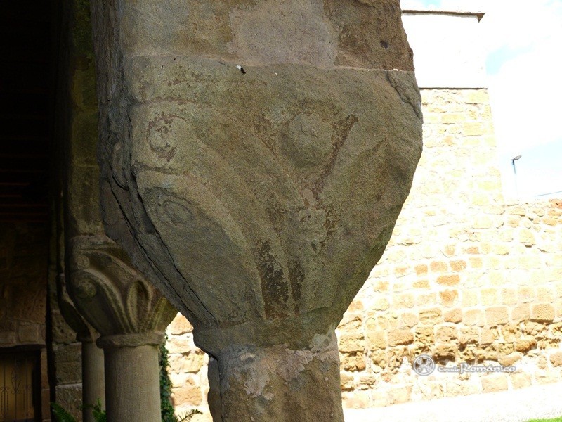 Gualter. Santa María. Capiteles vegetales
