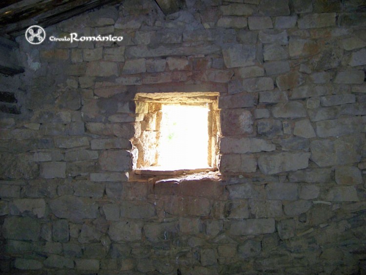 Guixers. Sant Martí. Vano de la cabecera desde el interior