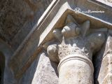 Olius. Sant Esteve. Capitel vegetal exterior
