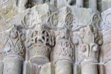Solsona. Santa María. Capiteles vegetales del lado izquierdo