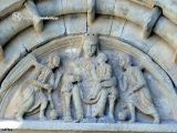 Vallbona de les Monges. Monasterio de Santa María. Timpano con la Virgen y el niño