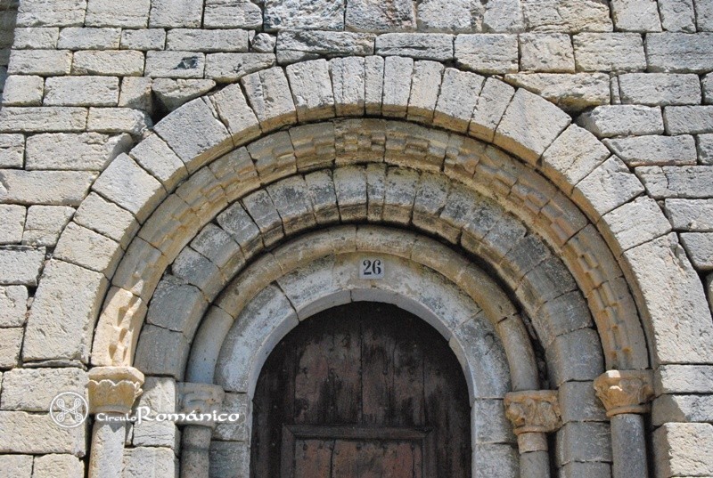 Viu de Llevata. Santa Maria. Detalle de las arquivoltas
