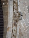 Plasencia. Catedral Vieja. Personaje tirándose de las barbas
