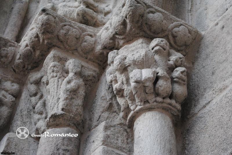 A Coruña. Santiago. Capitel con Daniel en el foso de los leones