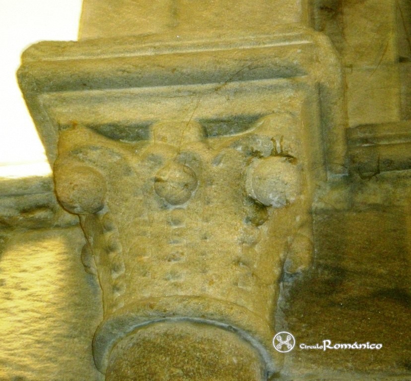Bergondo. San Salvador. Capitel con decoración vegetal