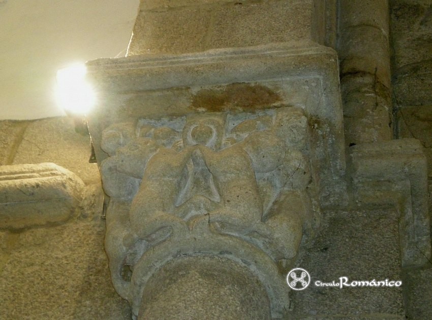 Bergondo. San Salvador. Capitel con decoracion zoomorfa