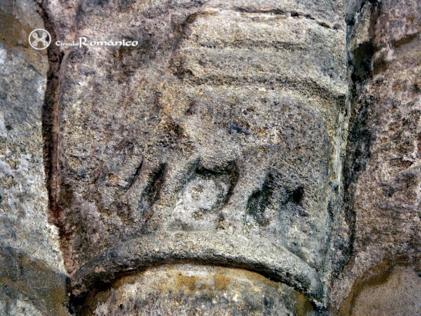 Corcubión. San Marcos. Capitel decoración esquemática