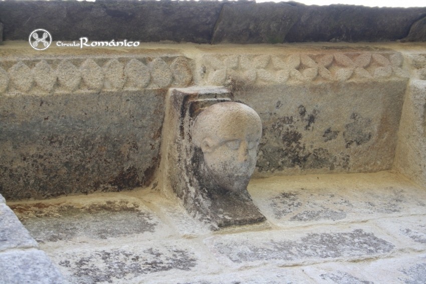 Atán. San Esteban. Canecillo figurado. Cabeza de hombre