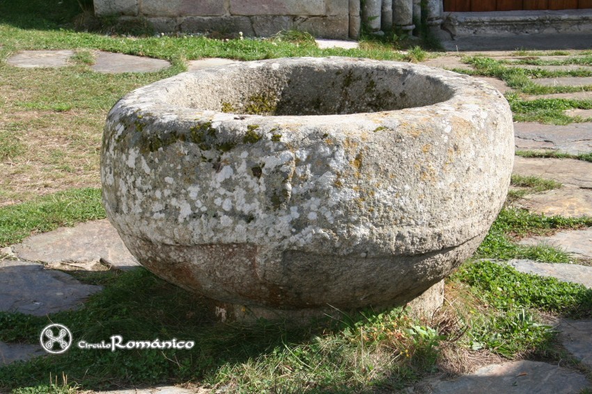 Ferreiros. Santa Maria. pila Bautismal