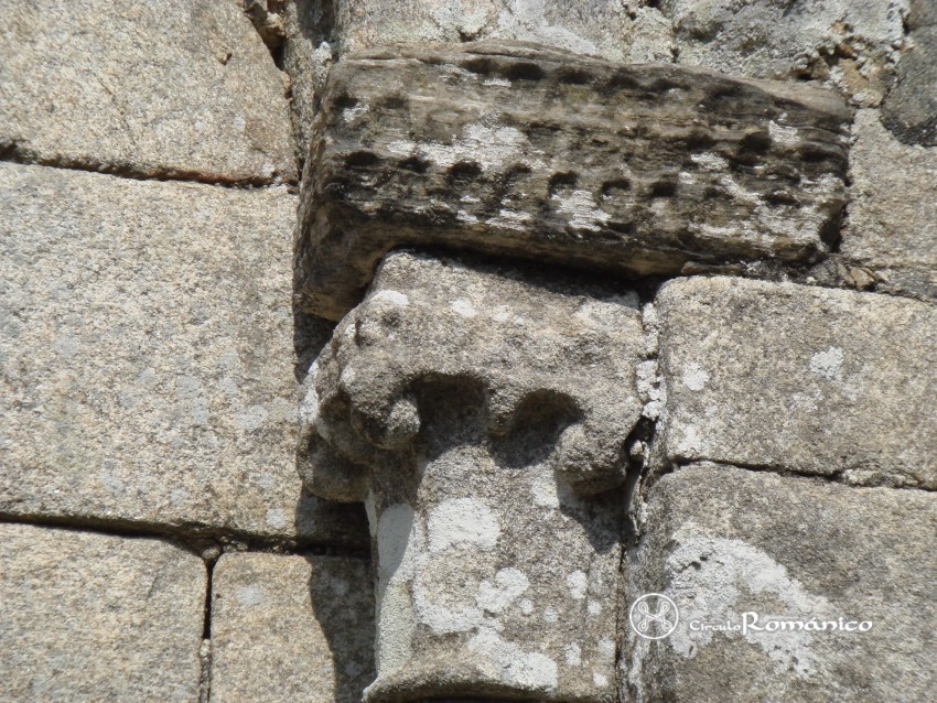 Oleiros. San Miguel. Capitel