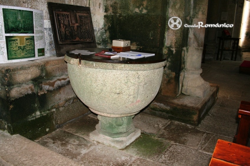 Vilar de Donas. San Salvador. Interior, pila bautismal