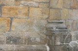 Bembrive. Santiago. Columna adosada al ábside con basa de entrelazo