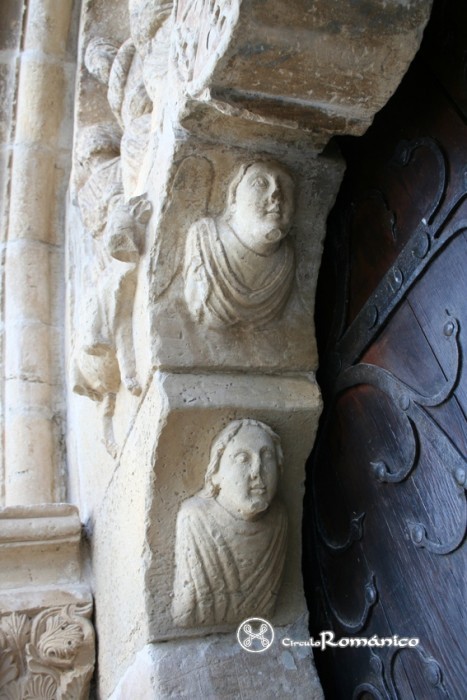 Bañares. Santa María la Antigua. Cabecitas del intrados