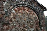 Mansilla de la Sierra. Santa Catalina. Detalle de arco de medio punto en la fachada oeste
