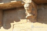 Tirgo. San Salvador. Canecillo, cabeza humana