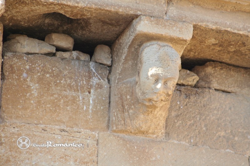 Tirgo. San Salvador. Canecillo, cabeza humana