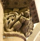 Tirgo. San Salvador. Capitel, arpías