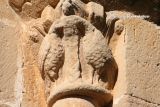 Tirgo. San Salvador. Capitel, aves afrontadas