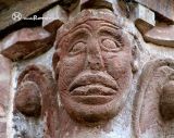 Valgañón. Nuestra Señora de las Tres Fuentes. Capitel con cabeza humana
