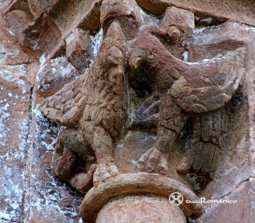 Valgañón. Nuestra Señora de las Tres Fuentes. cabecera, capitel, águilas afrontadas