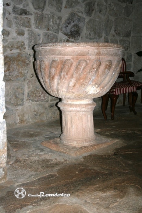 Pradena del Rincon. Santo Domingo. Pila bautismal