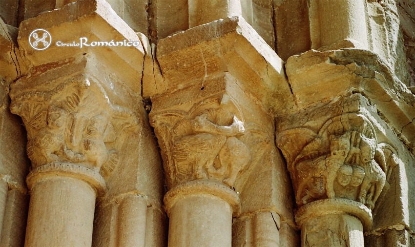 Aberin. San Juan Bautista. Capiteles con decoración zoomorfa