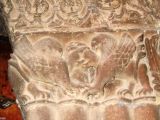 Cirauqui. San Román. Capitel con grifos enfrentados
