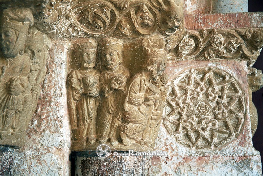 Eguiarte. Santa María. Capitel con la Adoración de los Magos