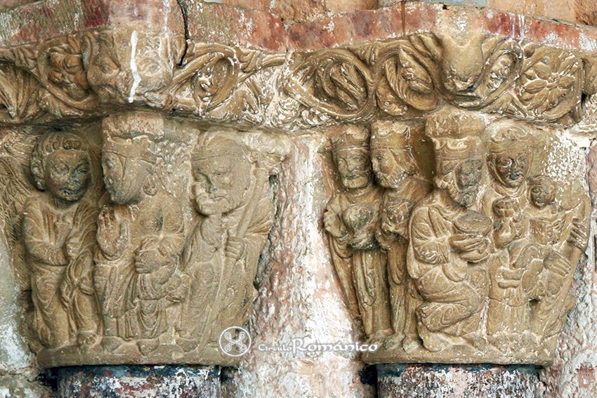Eguiarte. Santa María. capiteles lado oeste. Visita Reyes Magos