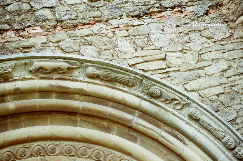 Olcoz. San Miguel. Arquivoltas. Decoración figurada y fantástica