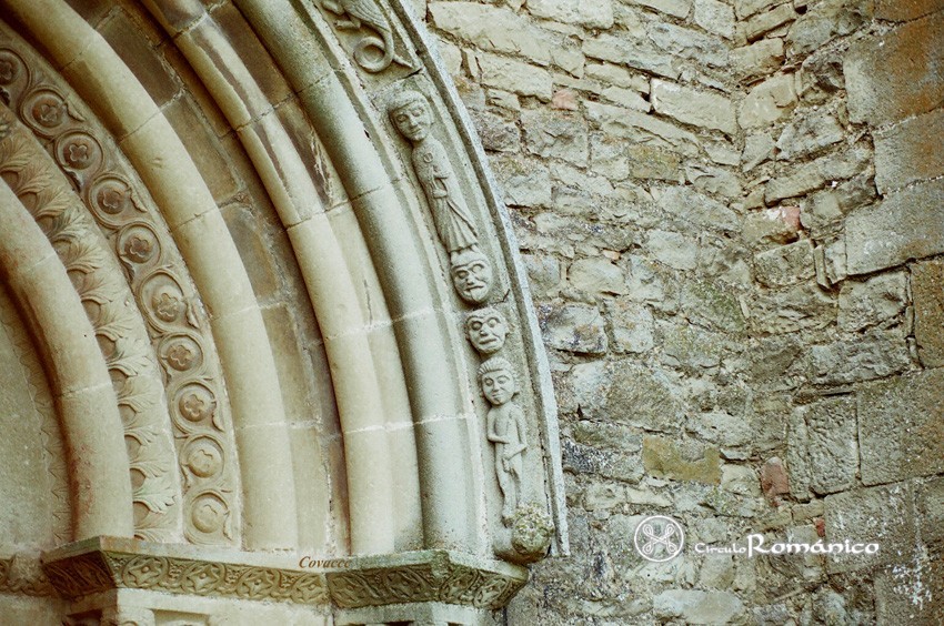 Olcoz. San Miguel. Arquivoltas. Decoración figurada