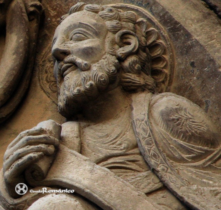 Tudela. San Nicolás. Detalle timpano lado derecho. Evangelista