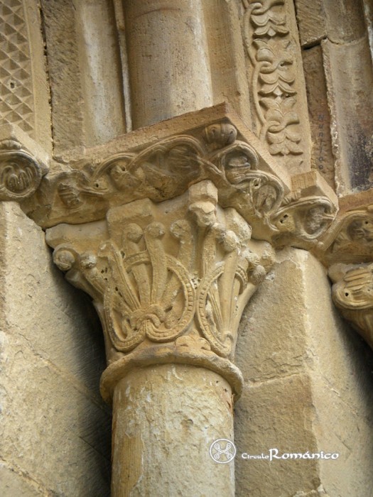 Zamarce. Santa María de Zamarce. portada. Capitel vegetal