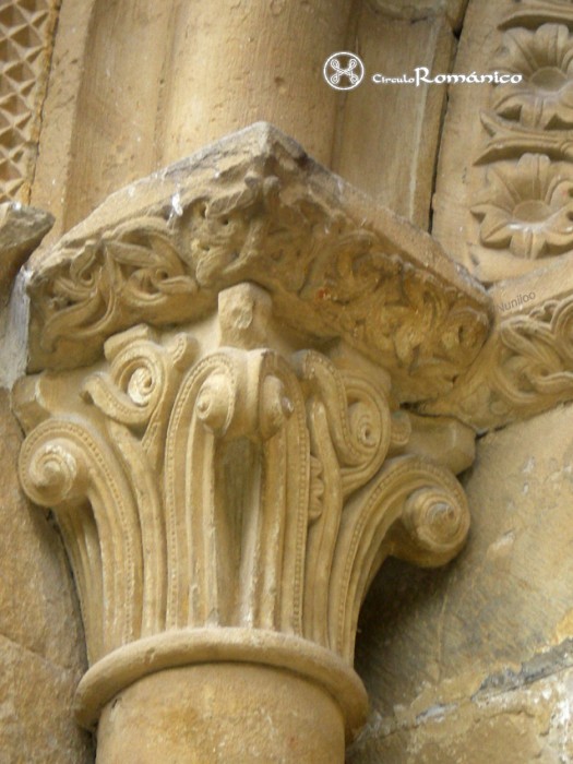 Zamarce. Santa María de Zamarce. Portada. Capitel vegetal