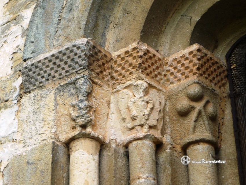 Goiuri. Santiago Apostol. Capiteles del lado norte con motivos figurados
