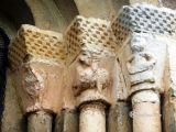 Goiuri. Santiago Apostol. Capiteles del lado sur con motivos figurados