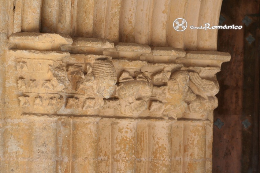Hueto de Abajo (Otobarren). San Vicente. Capiteles corrios del lado izquierdo