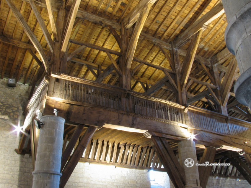 Zumárraga. Ermita de La Antigua. Vista de una tribuna lateral de madera