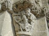 Castelviel. Notre Dame. Capitel con escena de lucha