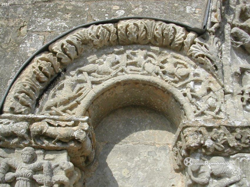 Castelviel. Notre Dame. Arco figurado del lado izquierdo