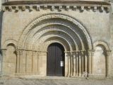 Cescas. Iglesia de Saint Martin. Portada 