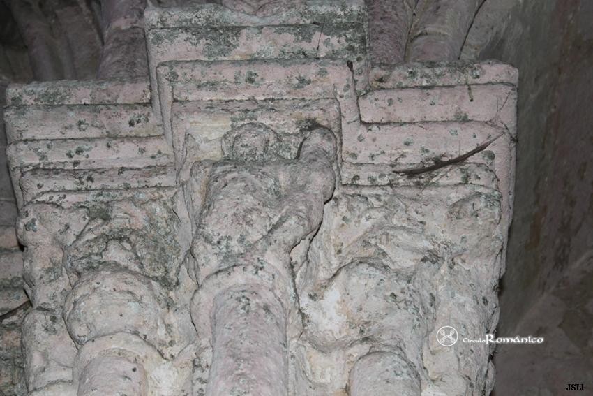Rauzan. Saint Pierre. Detalle de capitel figurado