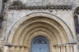 Romagne. Saint-Vivien. Parte superior de la portada